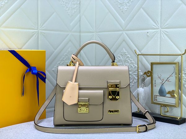 premium leather ladies handbag with one shoulder casual formal armpit straddle classic fashion size 26-18-10cm
premium leather ladies handbag with one shoulder casual formal armpit straddle classic fashion size 26-18-10cm