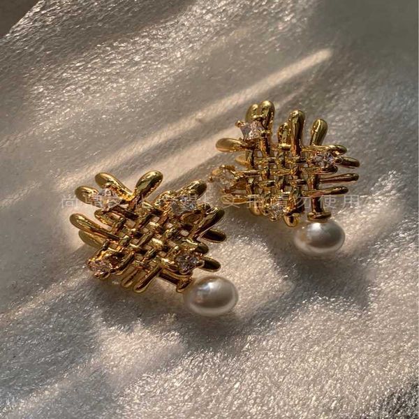 geometric weave design zircon inlaid flash beautiful earrings granny flavor women's new 92-pin f9-10 2302, Golden
geometric weave design zircon inlaid flash beautiful earrings granny flavor women's new 92-pin f9-10 2302, Golden