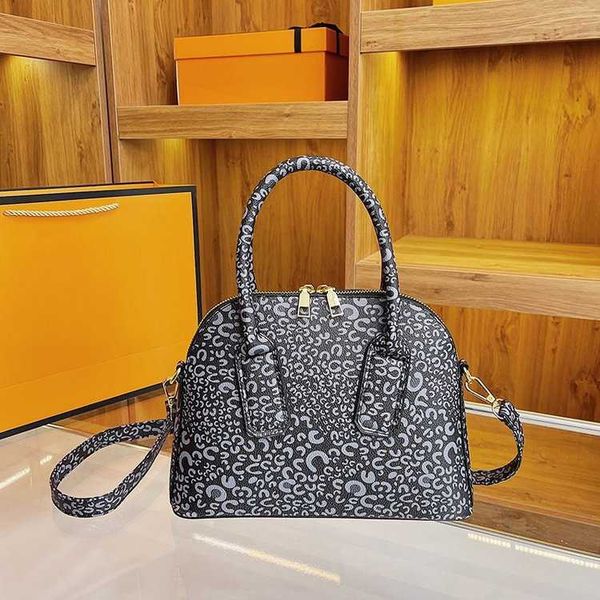 55%off new fashion bags pattern simple cross shoulder large capacity fashionable pu women's bag 2023 design shoulder crossbody handbag
55%off new fashion bags pattern simple cross shoulder large capacity fashionable pu women's bag 2023 design shoulder crossbody handbag
