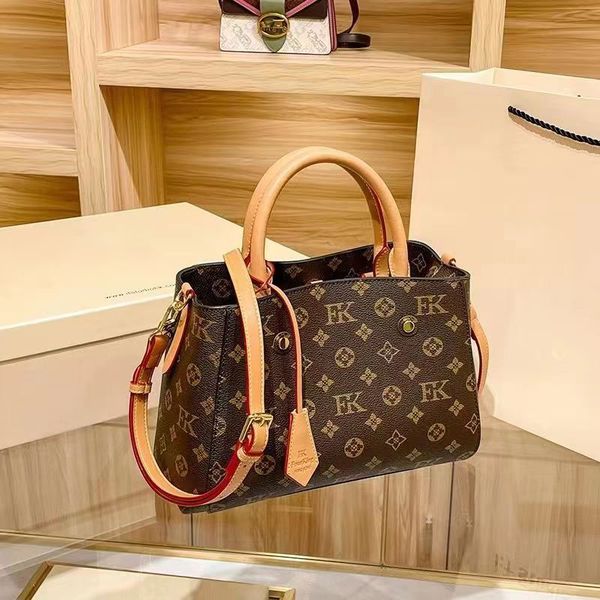 2023 luxurys designers handbags purses montaignes bag women embossing genuine leather shoulder bags crossbody bag
2023 luxurys designers handbags purses montaignes bag women embossing genuine leather shoulder bags crossbody bag