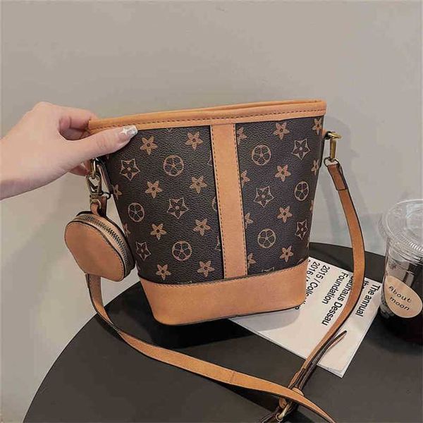 handbag 2023 new bag popular female and korean women's splicing bucket texture shoulder messenger
handbag 2023 new bag popular female and korean women's splicing bucket texture shoulder messenger