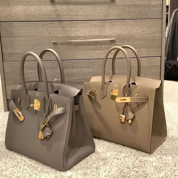 genuine leather lock large capacity classic handle women's mens luxurys designer tote wallet luggage crossbody pochette handbag shoulde
genuine leather lock large capacity classic handle women's mens luxurys designer tote wallet luggage crossbody pochette handbag shoulde
