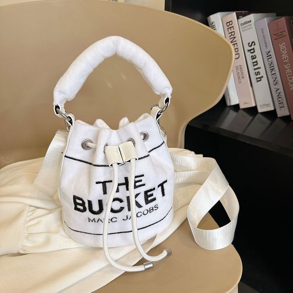 designer the bucket bag women classic tote clutch bags pu handbags lady messenger crossbody shoulder bag 20cm many colours
designer the bucket bag women classic tote clutch bags pu handbags lady messenger crossbody shoulder bag 20cm many colours