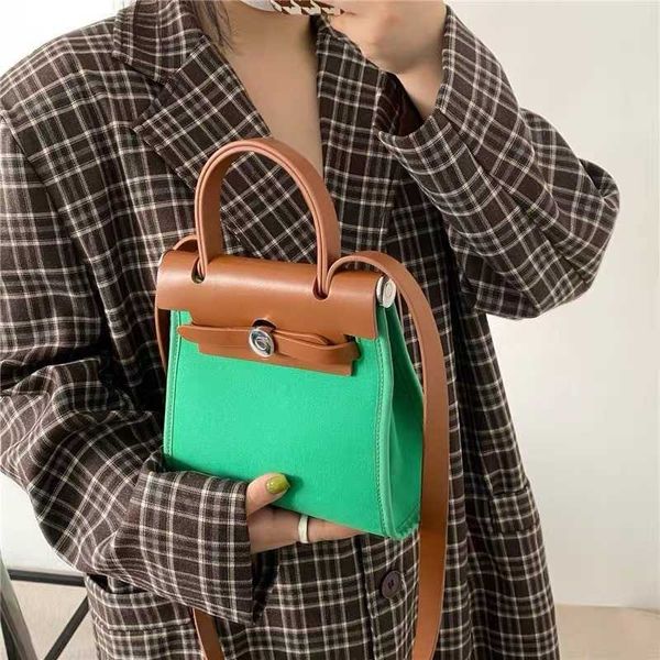 spring and summer new black and gray collision color stitching locking design niche handbag crossbody bag casual handbags
spring and summer new black and gray collision color stitching locking design niche handbag crossbody bag casual handbags
