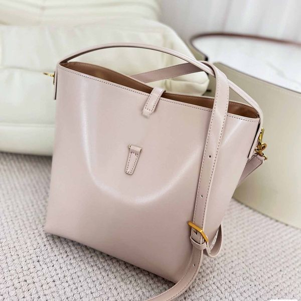 designer bucket bag smooth leather women crossbody tote large capacity travel package gold hardware
designer bucket bag smooth leather women crossbody tote large capacity travel package gold hardware