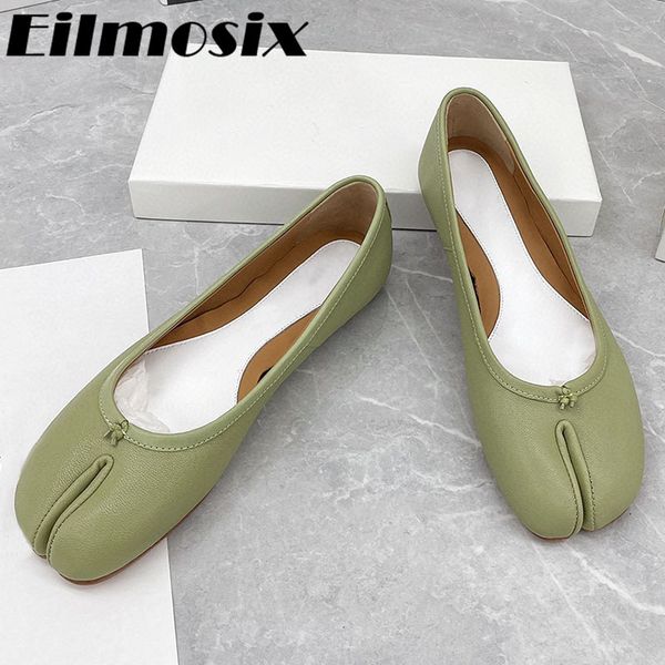dress shoes 2022 genuine leather flat heels split toe women runway style casual lefu simple fashion 230224, Black
dress shoes 2022 genuine leather flat heels split toe women runway style casual lefu simple fashion 230224, Black