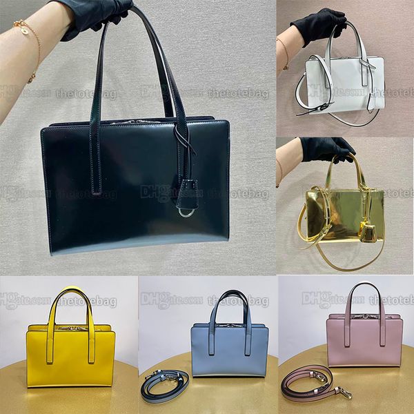2023 re-edition 1995 brushed-leather mini handbag bags geometric silhouette screen-printed lettering logo leather handles purses designer ke
2023 re-edition 1995 brushed-leather mini handbag bags geometric silhouette screen-printed lettering logo leather handles purses designer ke