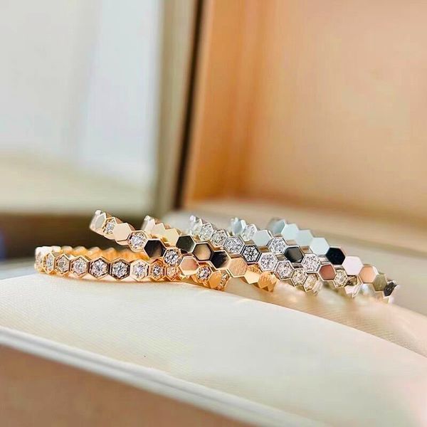 with side stones 925 sterling silver honeycomb ring ladies' love nest fashion luxury brand jewelry party gift 230224
with side stones 925 sterling silver honeycomb ring ladies' love nest fashion luxury brand jewelry party gift 230224