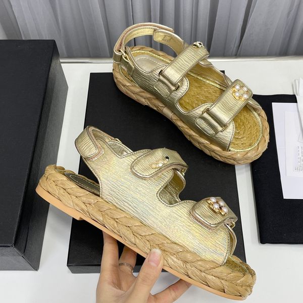 womens woven sandals platform calfskin slippers beach open shoes casual fashion metal do wrinkle glossy leather skateboard classic designer, Black
womens woven sandals platform calfskin slippers beach open shoes casual fashion metal do wrinkle glossy leather skateboard classic designer, Black