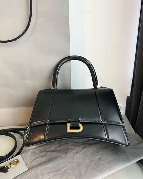 classic luxury designer hourglass crossbody bags women's mens fashionable genuine leather crocodile pattern handbag with shoulder strap
classic luxury designer hourglass crossbody bags women's mens fashionable genuine leather crocodile pattern handbag with shoulder strap