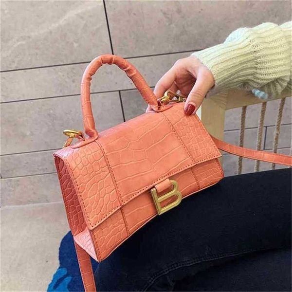 handbag 2023 new bag hourglass leisure personalized messenger black crocodile pattern square
handbag 2023 new bag hourglass leisure personalized messenger black crocodile pattern square
