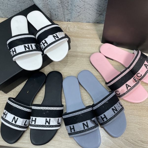 2023 c branded embroidered flat slippers women girls pool slides slipper black white pink embroidery mules womens home flip flops casual san
2023 c branded embroidered flat slippers women girls pool slides slipper black white pink embroidery mules womens home flip flops casual san