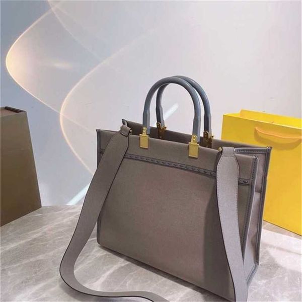 handbag 2023 new bag shopping suede shell handle portable mommy wide strap diagonal
handbag 2023 new bag shopping suede shell handle portable mommy wide strap diagonal