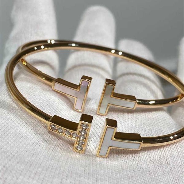 high-quality v gold high edition jewelry tiffay double t bracelet s925 sterling silver plated 18 k diamond white beige open, Golden;silver
high-quality v gold high edition jewelry tiffay double t bracelet s925 sterling silver plated 18 k diamond white beige open, Golden;silver