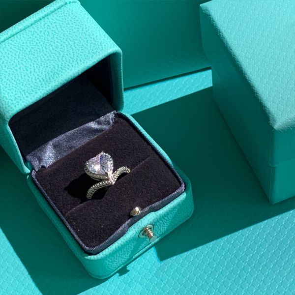 designer engagement rings set for women couple silver color heart shape ring dazzling fashion jewelry, Golden;silver
designer engagement rings set for women couple silver color heart shape ring dazzling fashion jewelry, Golden;silver
