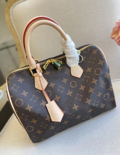 cc squire bag 25cm designer canvas boston pillow case handbag handbag fashion luxury bandouliere crossbody bag women's large capacity l
cc squire bag 25cm designer canvas boston pillow case handbag handbag fashion luxury bandouliere crossbody bag women's large capacity l