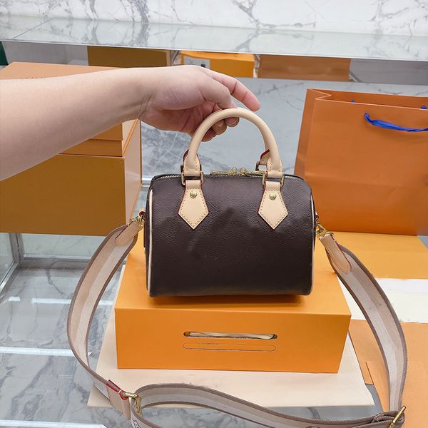 designers tote bag mans bag womans handbag monogram pillow bag nano speedy20 bags classic travel handbags with shoulder strap genuine leathe
designers tote bag mans bag womans handbag monogram pillow bag nano speedy20 bags classic travel handbags with shoulder strap genuine leathe