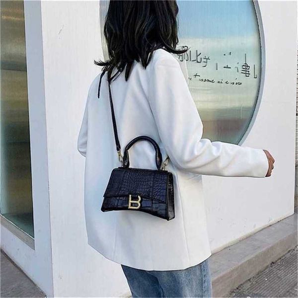 30% off handbag 2023 new bag crocodile pattern staff messenger
30% off handbag 2023 new bag crocodile pattern staff messenger