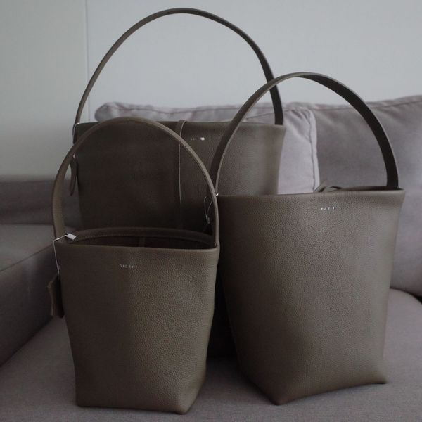 evening bags one shoulder leather handbag with the first layer of giant tote bucket bag in three sizes 230224
evening bags one shoulder leather handbag with the first layer of giant tote bucket bag in three sizes 230224