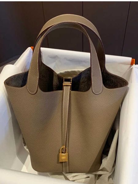 low price leather pictin herme fashion bags hong kong 2023 new style vegetable basket elephant grey large capacity bucket head layer cowhide
low price leather pictin herme fashion bags hong kong 2023 new style vegetable basket elephant grey large capacity bucket head layer cowhide