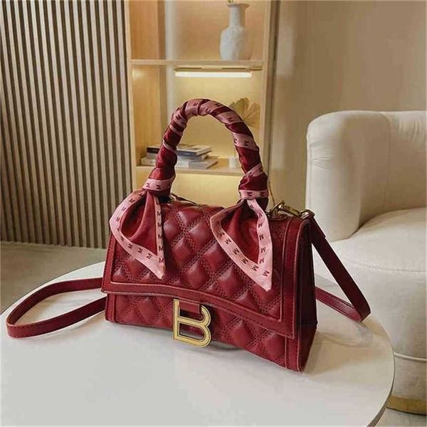 handbag 2023 new bag leisure shoulder messenger elegant small square out of the street and easy women's
handbag 2023 new bag leisure shoulder messenger elegant small square out of the street and easy women's