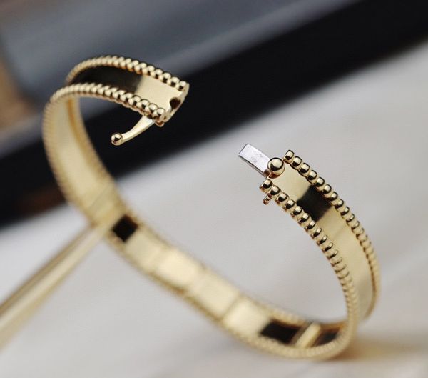 2023 luxury quality charm punk band bangle bracelet in three colors plated have box stamp words design ps3570, Golden;silver
2023 luxury quality charm punk band bangle bracelet in three colors plated have box stamp words design ps3570, Golden;silver