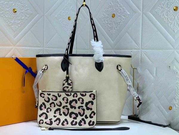 luxury classic bags all-match onthego totes handbag womens medium hand bag by the pool embossing shoulder bag designer composite bag wallets
luxury classic bags all-match onthego totes handbag womens medium hand bag by the pool embossing shoulder bag designer composite bag wallets