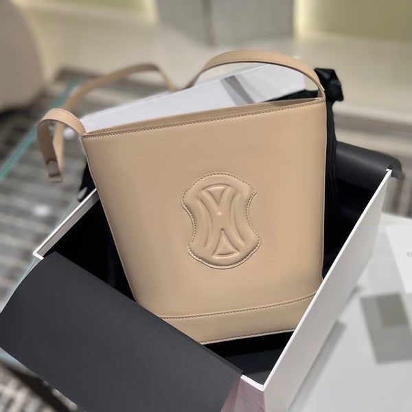 designer cuir bucket bag large capacity drawstring triomphe hobo womens genuine leather shoulder clutch bags handbag crossbody mens luxury p
designer cuir bucket bag large capacity drawstring triomphe hobo womens genuine leather shoulder clutch bags handbag crossbody mens luxury p