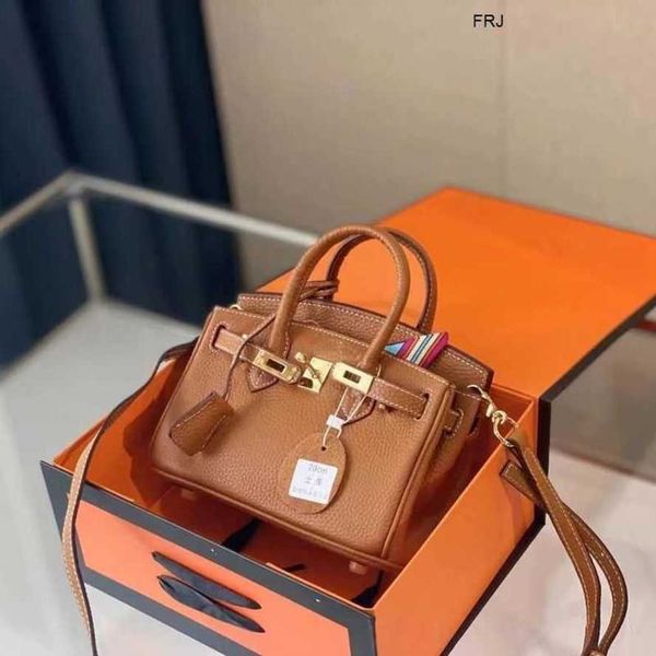 designer bags herme birkin premium 2023 new versatile h family portable real cow leather lychee pattern platinum bag high capacity fashion h
designer bags herme birkin premium 2023 new versatile h family portable real cow leather lychee pattern platinum bag high capacity fashion h