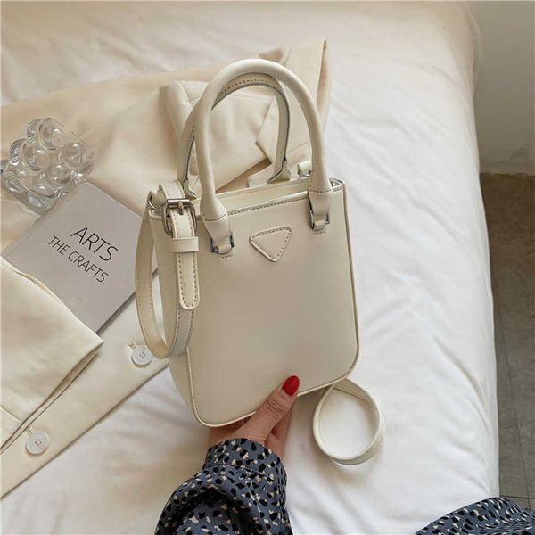 luxury handbag tote new bucket solid color portable small square simple temperament single shoulder messenger baghigh
luxury handbag tote new bucket solid color portable small square simple temperament single shoulder messenger baghigh