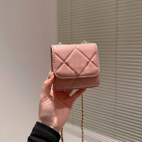 early spring mini flap chain bag lambskin diamond lattice shiny leather wallet outdoor gold tone metal chain famous designer luxury womens h
early spring mini flap chain bag lambskin diamond lattice shiny leather wallet outdoor gold tone metal chain famous designer luxury womens h