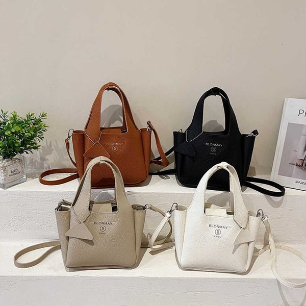 luxury fashion bag net red same style western-style portable new autumn simple texture shoulder casual cross body femalehigh
luxury fashion bag net red same style western-style portable new autumn simple texture shoulder casual cross body femalehigh