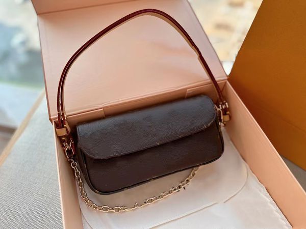 the new fashion mahjong small bags package design double designer bag shoulder chains crossbody clutch bags purses
the new fashion mahjong small bags package design double designer bag shoulder chains crossbody clutch bags purses