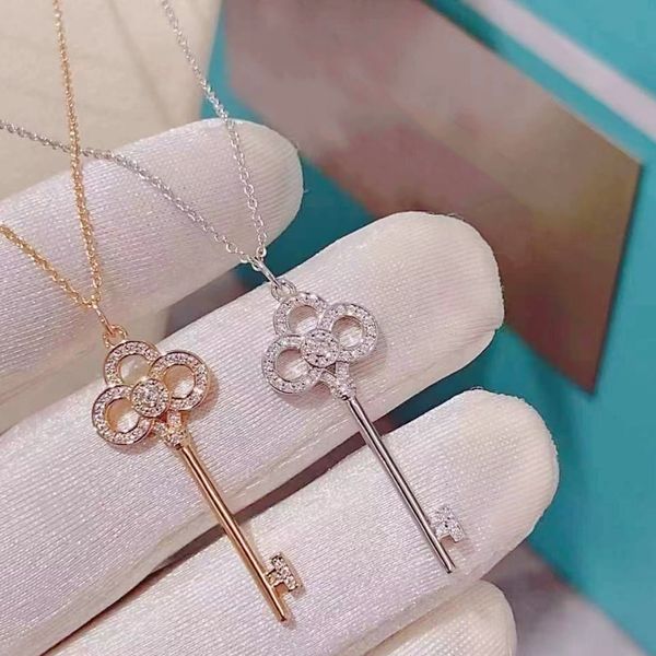classic 925 silver cross necklace fashion designer women's pendant 18k diamond girls' holiday gift factory with box
classic 925 silver cross necklace fashion designer women's pendant 18k diamond girls' holiday gift factory with box