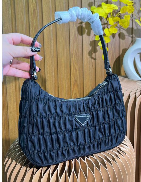 brand design underarm bag 2023 fashion minimalist pleated bag sportstyle handbag designer bag
brand design underarm bag 2023 fashion minimalist pleated bag sportstyle handbag designer bag