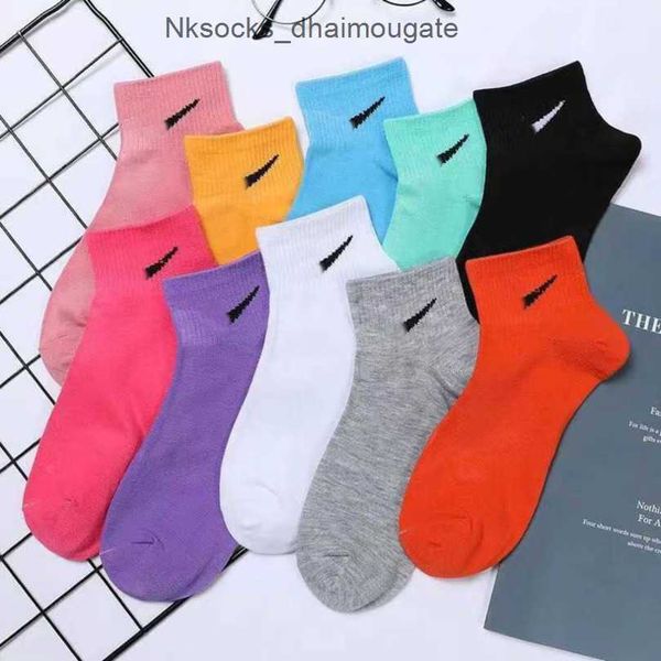 men's classic fashion socks women's hook brand stockings designers colorful low medium long cylinder women men couple's stock, Black
men's classic fashion socks women's hook brand stockings designers colorful low medium long cylinder women men couple's stock, Black