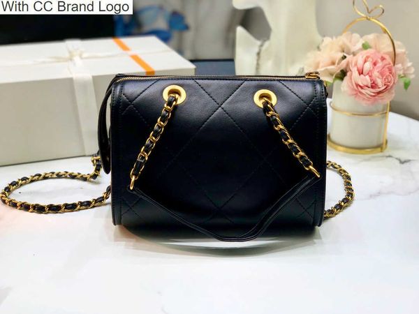 luxury cc cross body leather winter 2022 chain bags stylish luxury bag designer shoulder bag zipper wallet bowling metal buckle at the side
luxury cc cross body leather winter 2022 chain bags stylish luxury bag designer shoulder bag zipper wallet bowling metal buckle at the side