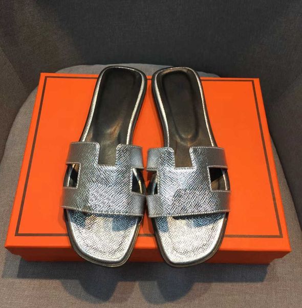 2022 designer slippers classic sandals genuine leather 2023 beach flat heel flip flops with dustbag size 34-43, Black
2022 designer slippers classic sandals genuine leather 2023 beach flat heel flip flops with dustbag size 34-43, Black