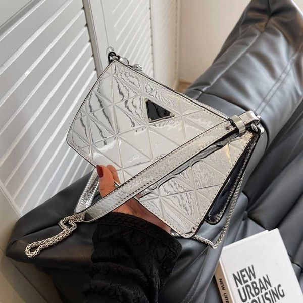 luxury fashion bag this year's popular female summer new diamond chain shoulder texture messenger baghigh
luxury fashion bag this year's popular female summer new diamond chain shoulder texture messenger baghigh