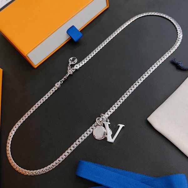 2023 luxury accessories fashion designer pendant necklace retro trend fashion must-have can be worn by men and women no box, Silver
2023 luxury accessories fashion designer pendant necklace retro trend fashion must-have can be worn by men and women no box, Silver