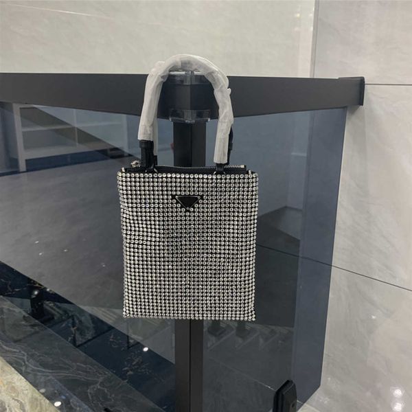 wholesale market 2023 luxury new messenger full diamond chain single shoulder portable small square women's baghigh quality
wholesale market 2023 luxury new messenger full diamond chain single shoulder portable small square women's baghigh quality