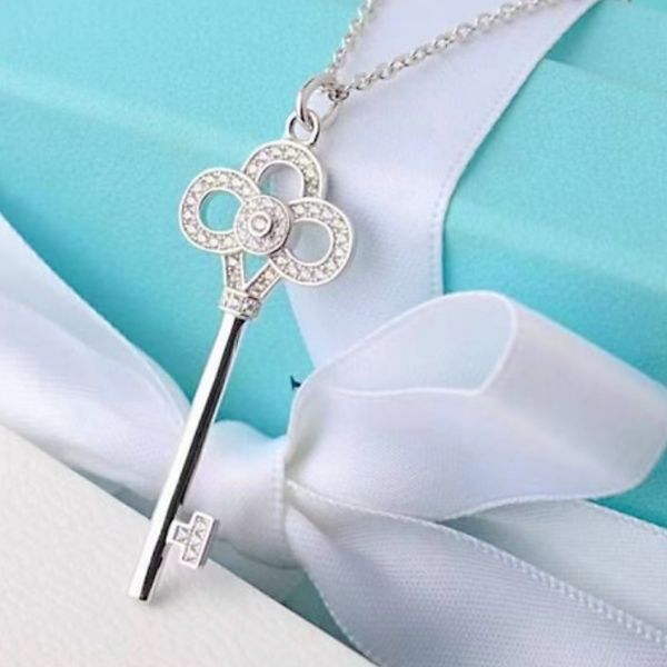 high-end 925 silver cross necklace luxury designer women's pendant new 18k diamond inlaid girls holiday gift box
high-end 925 silver cross necklace luxury designer women's pendant new 18k diamond inlaid girls holiday gift box
