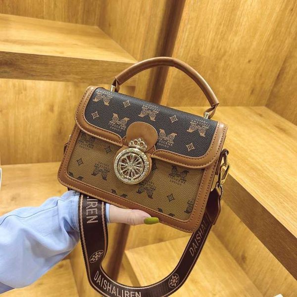 2023 new crossbody bags for women small women's texture messenger small square versatile broadband shoulder bag trend designer purse ha
2023 new crossbody bags for women small women's texture messenger small square versatile broadband shoulder bag trend designer purse ha