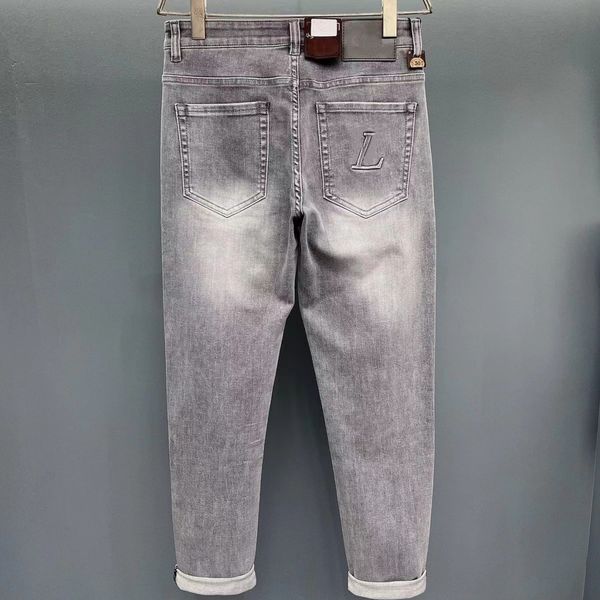 2023 fashion classic jeans men's jeans style print hole painted slim stretch printed small feet denim, Blue
2023 fashion classic jeans men's jeans style print hole painted slim stretch printed small feet denim, Blue