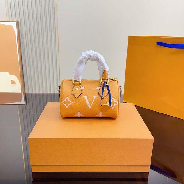 luxury shoulder bag designer womens xiaoyuantong messenger bag with shoulder width exquisite pillow bag embossed grain cow leather 
luxury shoulder bag designer womens xiaoyuantong messenger bag with shoulder width exquisite pillow bag embossed grain cow leather