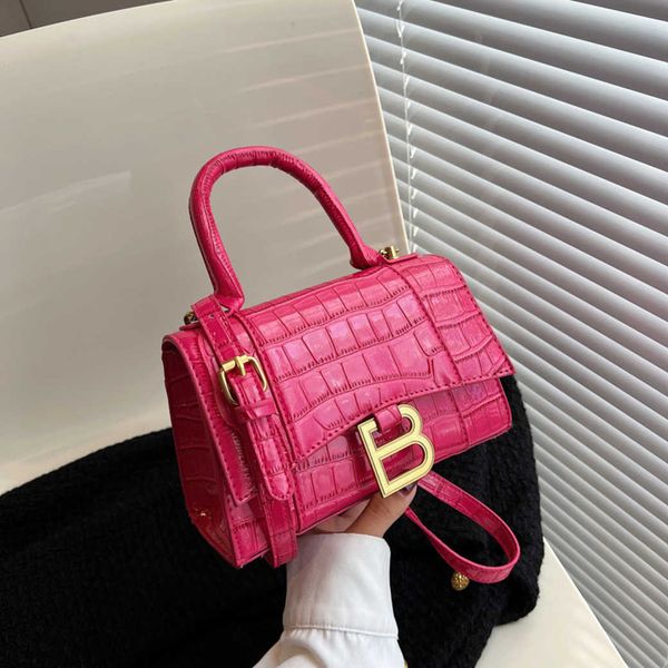 wholesale market 2023 luxury premium handbag women new niche single shoulder messenger stone pattern handbag hourglass baghigh quality
wholesale market 2023 luxury premium handbag women new niche single shoulder messenger stone pattern handbag hourglass baghigh quality