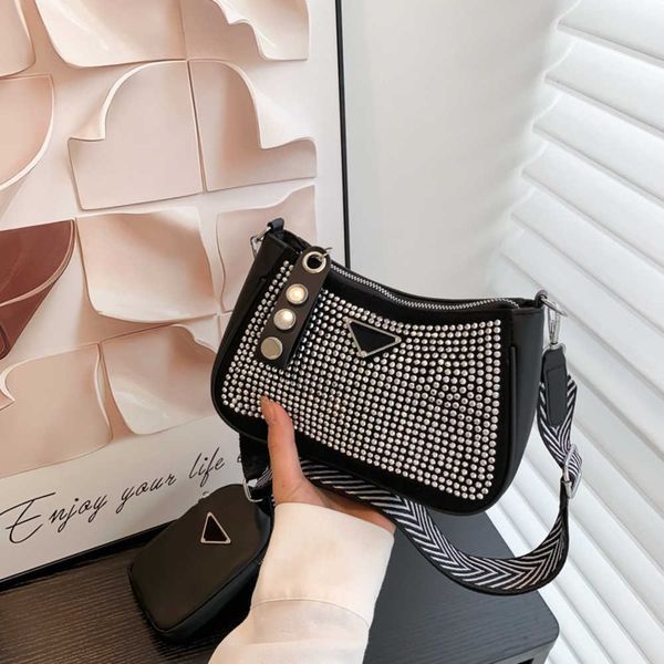 70% 2023 luxury new simple drill women's casual shoulder child mother armpit crossbody baghigh quality
70% 2023 luxury new simple drill women's casual shoulder child mother armpit crossbody baghigh quality