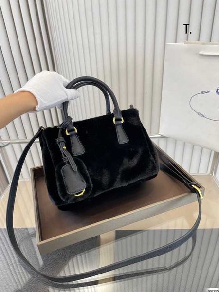 2023 new crossbody bags for female autumn winter soft shoulder messenger bag plush fashionable woman shoulder handbag 50%off sale
2023 new crossbody bags for female autumn winter soft shoulder messenger bag plush fashionable woman shoulder handbag 50%off sale
