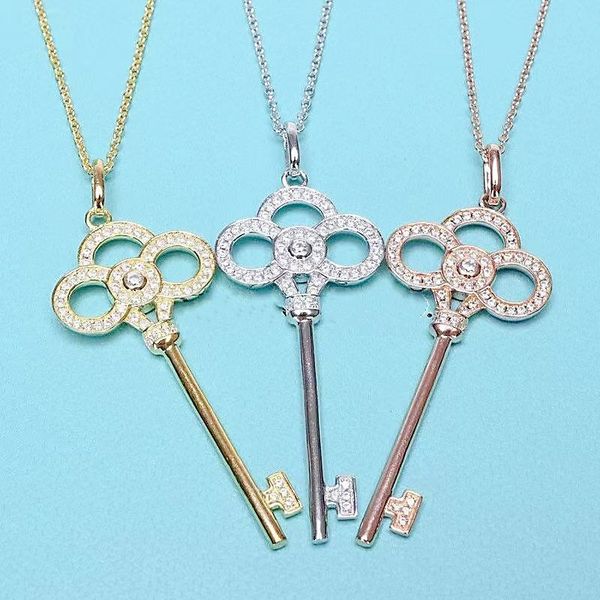 luxury 925 silver cross necklace fashion designer women pendant girl holiday gift factory with box
luxury 925 silver cross necklace fashion designer women pendant girl holiday gift factory with box