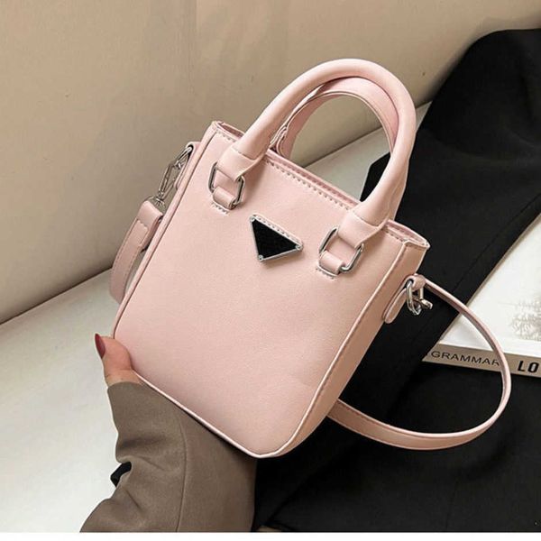 women's high-end handbag lychee pattern leisure trend tote vintage single portable femalewomen'shigh
women's high-end handbag lychee pattern leisure trend tote vintage single portable femalewomen'shigh